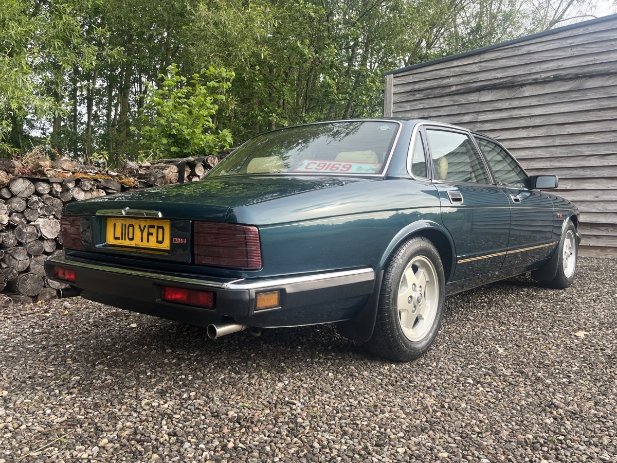 1993 Jaguar XJ6 Image 3